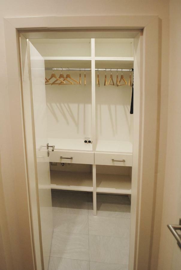 Apartment Centre In Style *